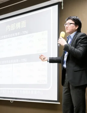 從「專業人才」,到「協調一群專業人才」。